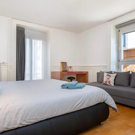 Gemini Diamond - 2br With Huge Terrace